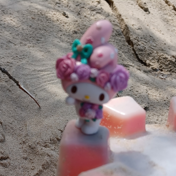 COPY - Floral Hello Kitty and her Bunny 🐰 Friend figures - Picture 11 of 12